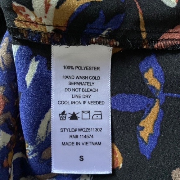 Pleione Long-Sleeve Floral Blouse with Keyhole Neckline in Small Size - Picture 9 of 9